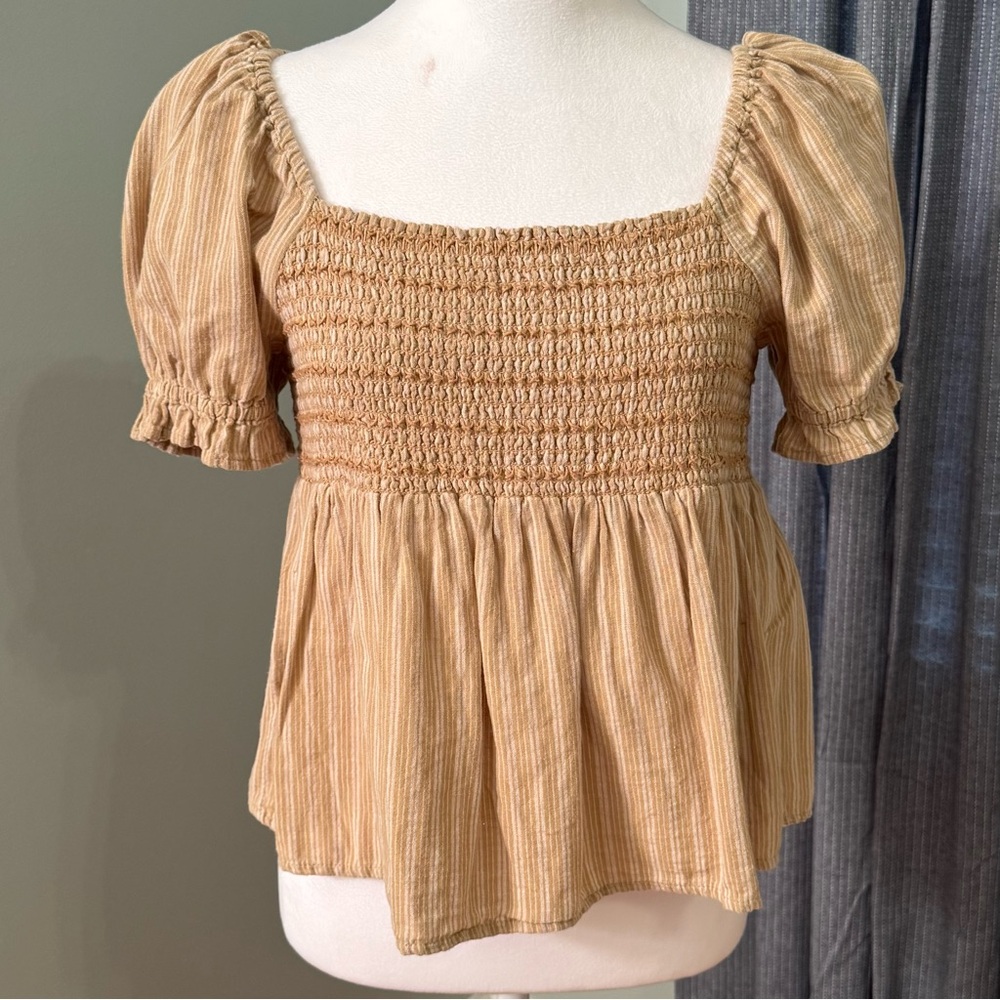 AE Smocked Puff Sleeve Crop Top
